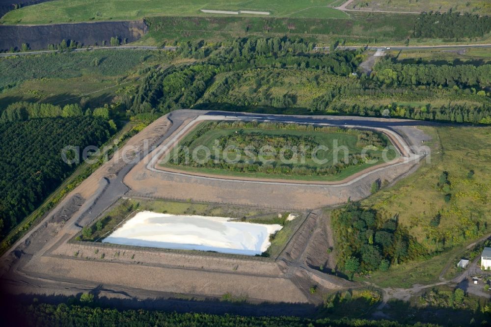 Helbra from the bird's eye view: Gras hill and mining facilities in the South of Helbra in the state of Saxony-Anhalt. The hill and the pool with chalk and limescale are located in the South of Helbra, in its industrial area
