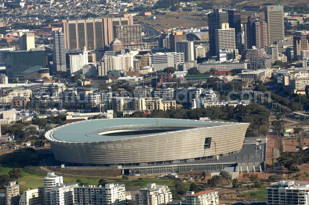 Aerial photograph Kapstadt - Blick auf das Green Point Stadion in der Provinz Western Cape Südafrika, welches zur Fußball-Weltmeisterschaft erbaut wurde. Die Dachkonstruktion wurde von der Firma Pfeifer Seil- und Hebetechnik GmbH gebaut. Die hierfür benötigten Spezialgläser kommen von Thiele Glas. Architekten sind gmp Architekten von Gerkan, Marg und Partner sowie den Tragwerksplanern Schlaich, Bergermann und Partner aus Stuttgart. View of the Green Point Stadium in South Afr????????????????????????????????