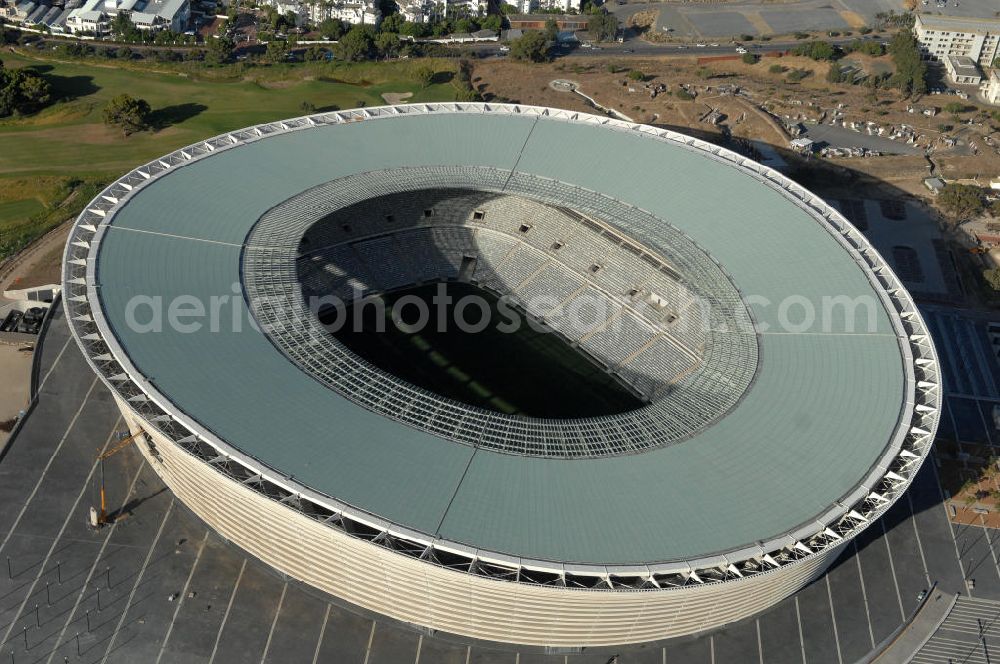 Kapstadt from the bird's eye view: Blick auf das Green Point Stadion in der Provinz Western Cape Südafrika, welches zur Fußball-Weltmeisterschaft erbaut wurde. Die Dachkonstruktion wurde von der Firma Pfeifer Seil- und Hebetechnik GmbH gebaut. Die hierfür benötigten Spezialgläser kommen von Thiele Glas. Architekten sind gmp Architekten von Gerkan, Marg und Partner sowie den Tragwerksplanern Schlaich, Bergermann und Partner aus Stuttgart. View of ????????????????????????????????????