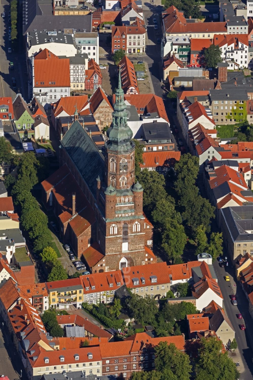 Hansestadt Greifswald from the bird's eye view: Greifswald Cathedral of St. Nikolai - largest church in the town of Greifswald in Mecklenburg-Western Pomerania