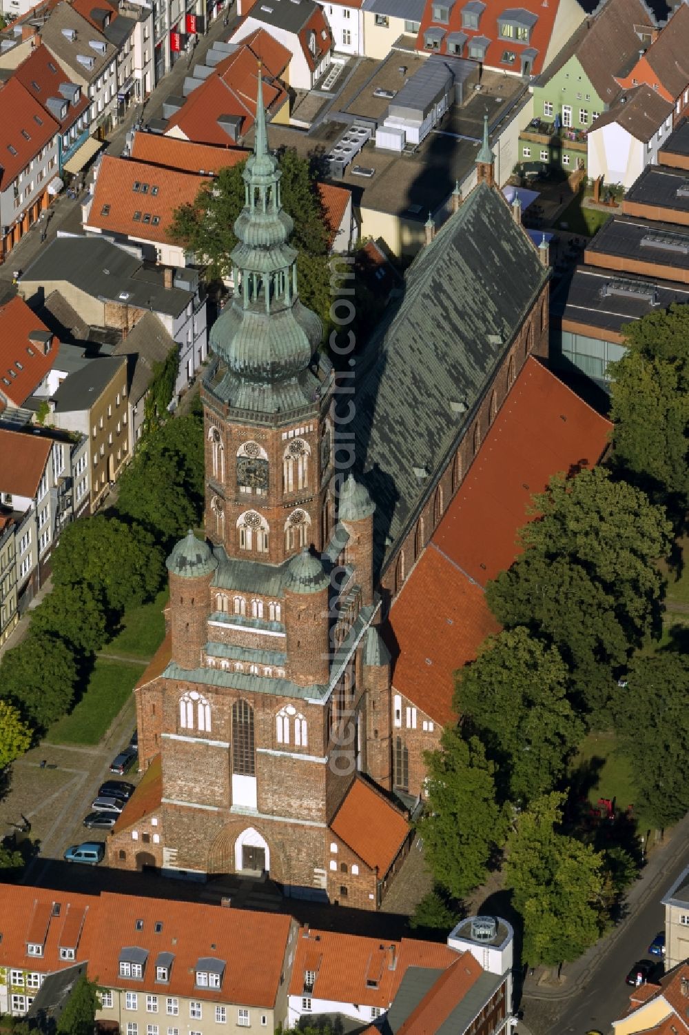 Aerial photograph Hansestadt Greifswald - Greifswald Cathedral of St. Nikolai - largest church in the town of Greifswald in Mecklenburg-Western Pomerania