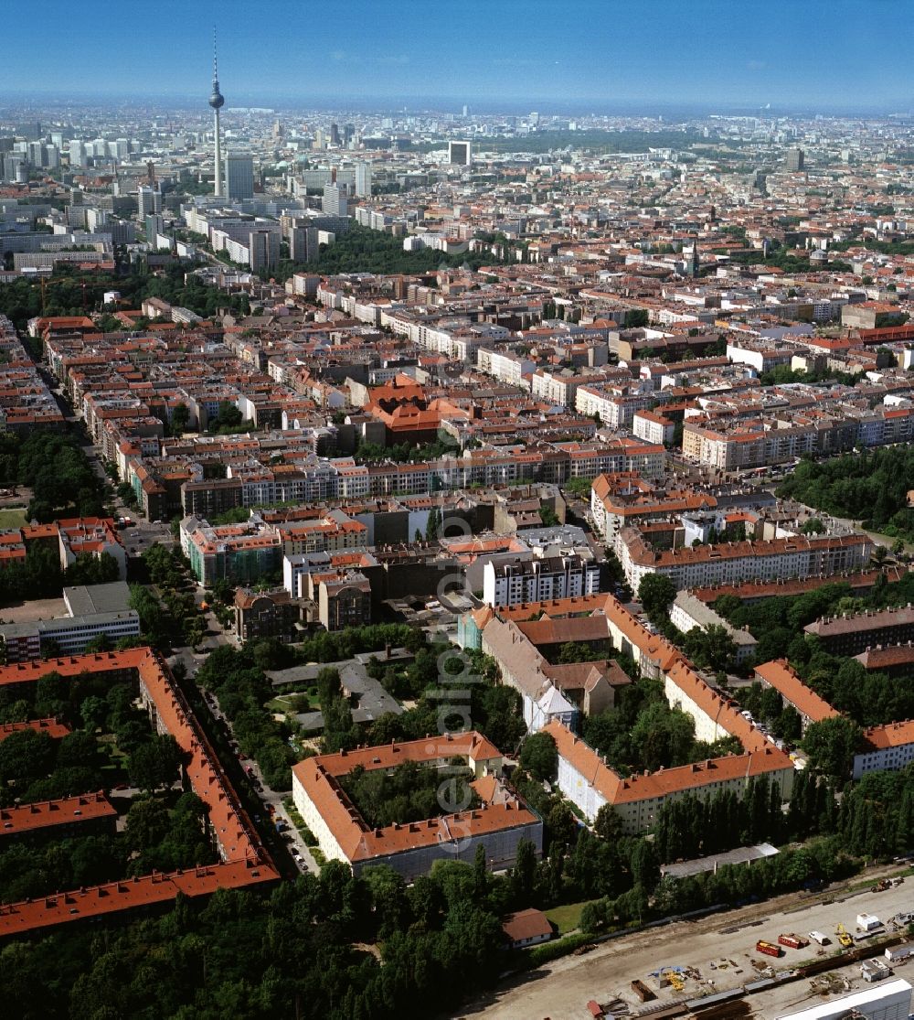 Berlin-Prenzlauer-Berg from above - The Greifswalderstrasse leads the traffic of the federal highway 2 from the northeastern urban areas of Berlin City East in the direction of Berlin. The highway runs through the residential areas and trendy district of the district Berlin-Prenzlauer Berg. The focus of the Ernst-Thalmann Park can be seen. In the distance, the Berlin TV tower marks the city center