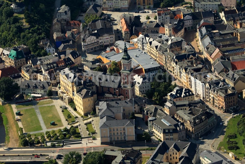 Aerial image Greiz - Greiz in the state of Thuringia with views of the historic Old Town, the Castle Unteres Schloss, St. Marien Church and the city and district library