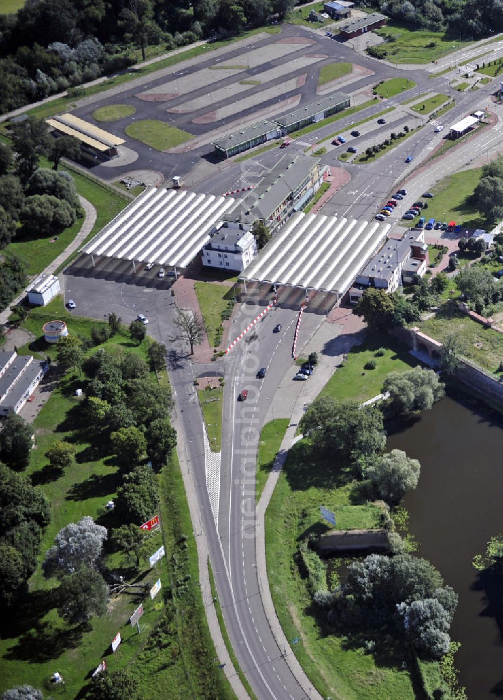 Kostrzyn / Küstrin from above - Blick auf den Grenzübergang Küstrin-Kietz / Kostrzyn über die Oder. Hier endet die deutsche Bundesstraße 1. View of the border crossing Küstrin-Kietz at the Oder River. Here ends the German federal street number 1.