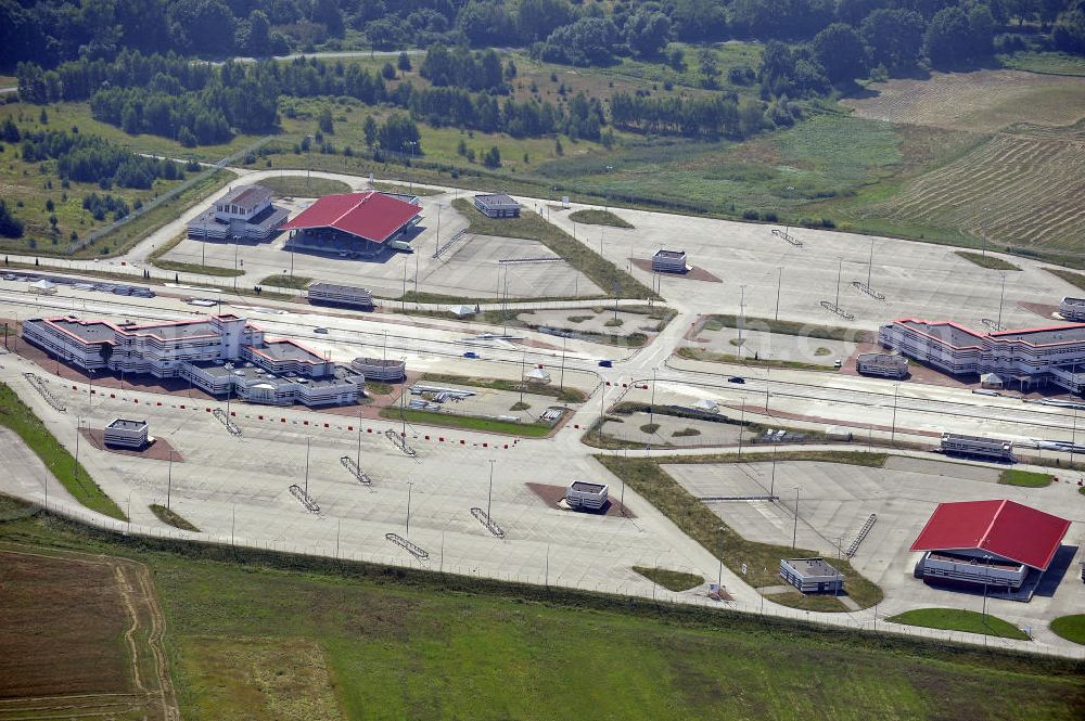 Aerial image 10.08.2010 - Blick auf den Grenzübergang im Stadtgebiet nach Gubin für Fußgänger und PKW. Der Transitgrenzübergang Klein Gastrose – S?kowice südlich von Guben gelegen. View of the border crossing to the polish city of Gubin for pedestrians and cars. The Transitcrossing Klein Gastrose - S?kowice is located south of Guben.