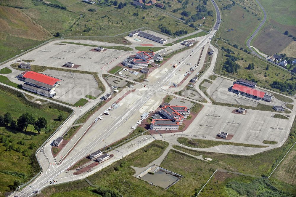 Aerial image 10.08.2010 - Blick auf den Grenzübergang im Stadtgebiet nach Gubin für Fußgänger und PKW. Der Transitgrenzübergang Klein Gastrose – S?kowice südlich von Guben gelegen. View of the border crossing to the polish city of Gubin for pedestrians and cars. The Transitcrossing Klein Gastrose - S?kowice is located south of Guben.