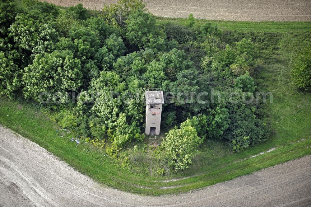 Eisenach from above - Grenzwachturm an der ehemaligen innerdeutschen Grenze in der Nähe von Eisenach. Das Land Thüringen hat zahlreiche Überreste der Grenzanlagen unter Denkmalschutz gestellt. Sentry tower at the former inner-German border near Eisenach. The state of Thuringia has listed many remains of the border.