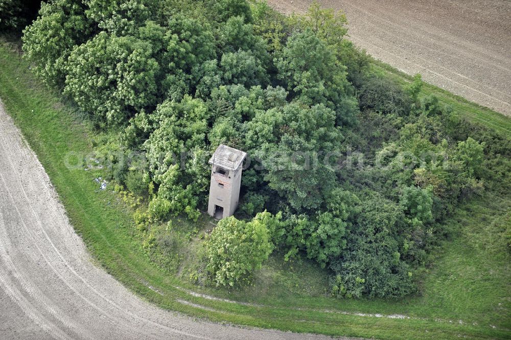 Aerial photograph Eisenach - Grenzwachturm an der ehemaligen innerdeutschen Grenze in der Nähe von Eisenach. Das Land Thüringen hat zahlreiche Überreste der Grenzanlagen unter Denkmalschutz gestellt. Sentry tower at the former inner-German border near Eisenach. The state of Thuringia has listed many remains of the border.