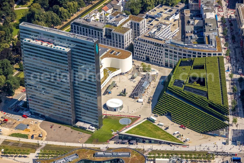 Aerial photograph Düsseldorf - Green building complex of the shopping center Ingenhoven-Tal - Koebogen 2 on Gustaf-Gruendgens-Place in Duesseldorf in the state North Rhine-Westphalia, Germany