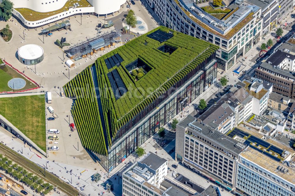 Düsseldorf from above - Green building complex of the shopping center Ingenhoven-Tal - Koebogen 2 on Gustaf-Gruendgens-Place in Duesseldorf in the state North Rhine-Westphalia, Germany