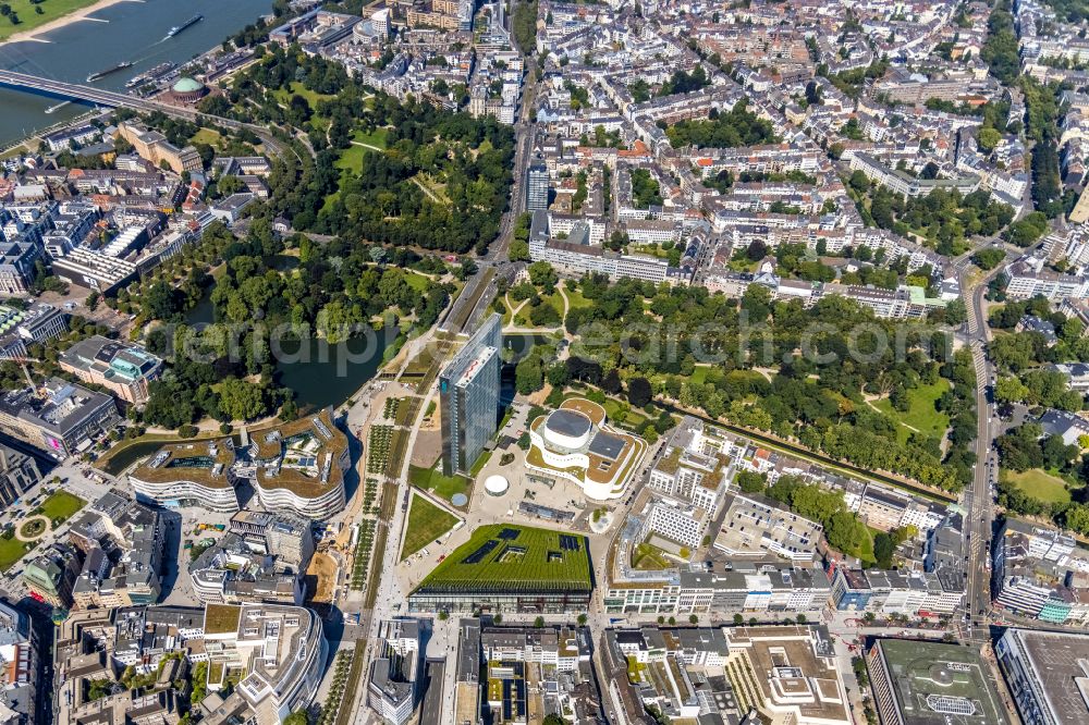 Aerial image Düsseldorf - Green building complex of the shopping center Ingenhoven-Tal - Koebogen 2 on Gustaf-Gruendgens-Place in Duesseldorf in the state North Rhine-Westphalia, Germany