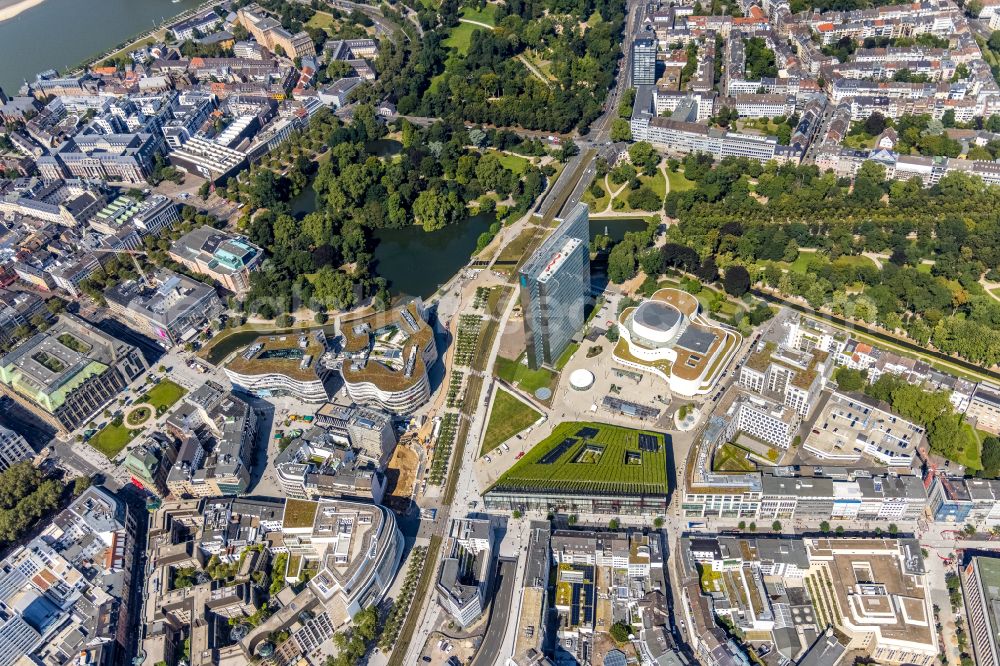 Düsseldorf from above - Green building complex of the shopping center Ingenhoven-Tal - Koebogen 2 on Gustaf-Gruendgens-Place in Duesseldorf in the state North Rhine-Westphalia, Germany