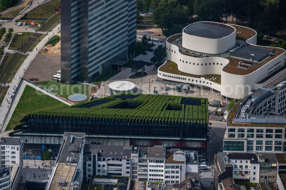 Aerial photograph Düsseldorf - Green building complex of the shopping center Ingenhoven-Tal - Koebogen 2 on Gustaf-Gruendgens-Place in Duesseldorf at Ruhrgebiet in the state North Rhine-Westphalia, Germany