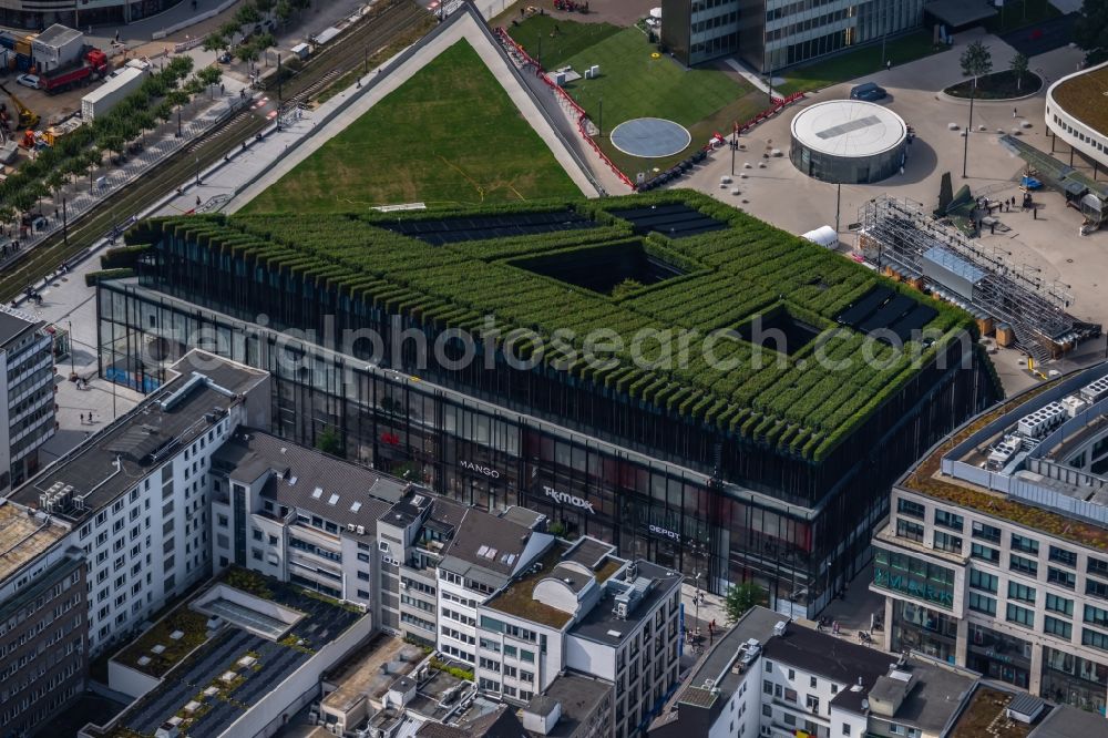 Düsseldorf from above - Green building complex of the shopping center Ingenhoven-Tal - Koebogen 2 on Gustaf-Gruendgens-Place in Duesseldorf at Ruhrgebiet in the state North Rhine-Westphalia, Germany