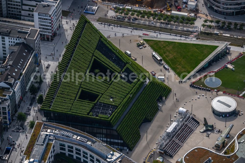 Aerial image Düsseldorf - Green building complex of the shopping center Ingenhoven-Tal - Koebogen 2 on Gustaf-Gruendgens-Place in Duesseldorf at Ruhrgebiet in the state North Rhine-Westphalia, Germany