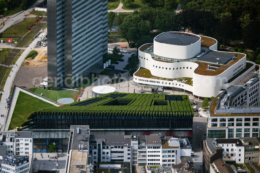 Aerial image Düsseldorf - Green building complex of the shopping center Ingenhoven-Tal - Koebogen 2 on Gustaf-Gruendgens-Place in Duesseldorf at Ruhrgebiet in the state North Rhine-Westphalia, Germany