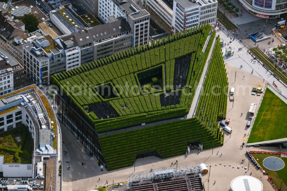 Aerial image Düsseldorf - Green building complex of the shopping center Ingenhoven-Tal - Koebogen 2 on Gustaf-Gruendgens-Place in Duesseldorf at Ruhrgebiet in the state North Rhine-Westphalia, Germany