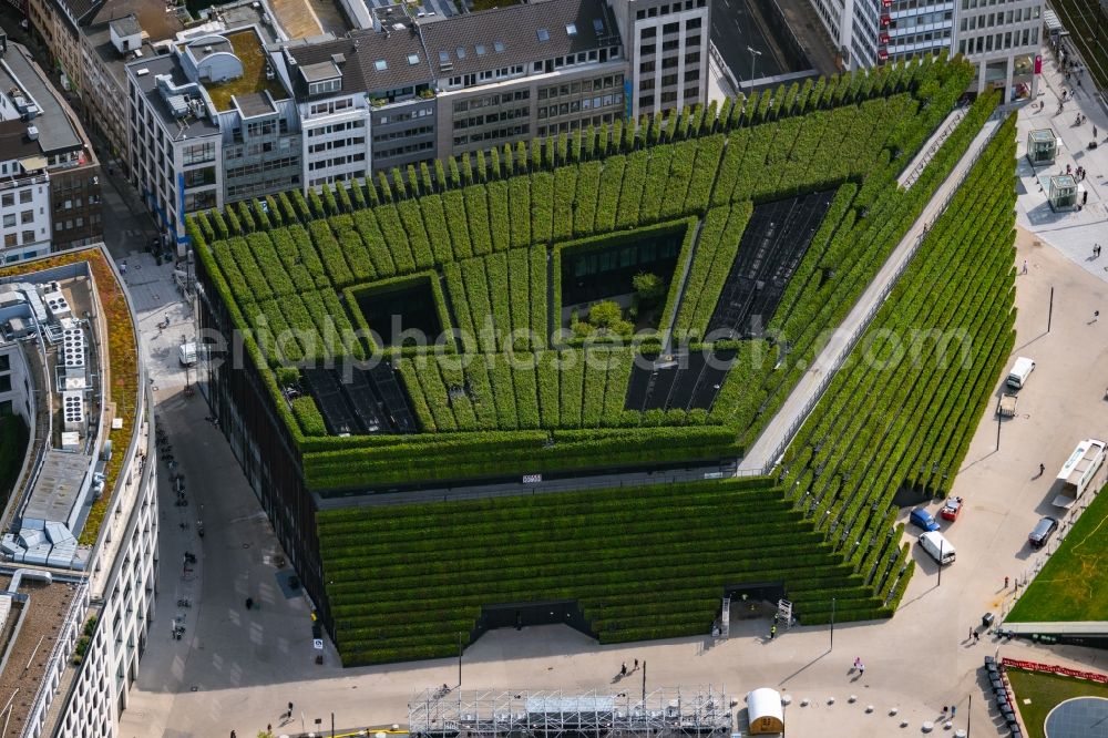 Aerial photograph Düsseldorf - Green building complex of the shopping center Ingenhoven-Tal - Koebogen 2 on Gustaf-Gruendgens-Place in Duesseldorf at Ruhrgebiet in the state North Rhine-Westphalia, Germany