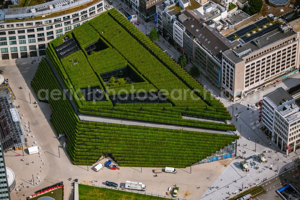 Düsseldorf from above - Green building complex of the shopping center Ingenhoven-Tal - Koebogen 2 on Gustaf-Gruendgens-Place in Duesseldorf at Ruhrgebiet in the state North Rhine-Westphalia, Germany