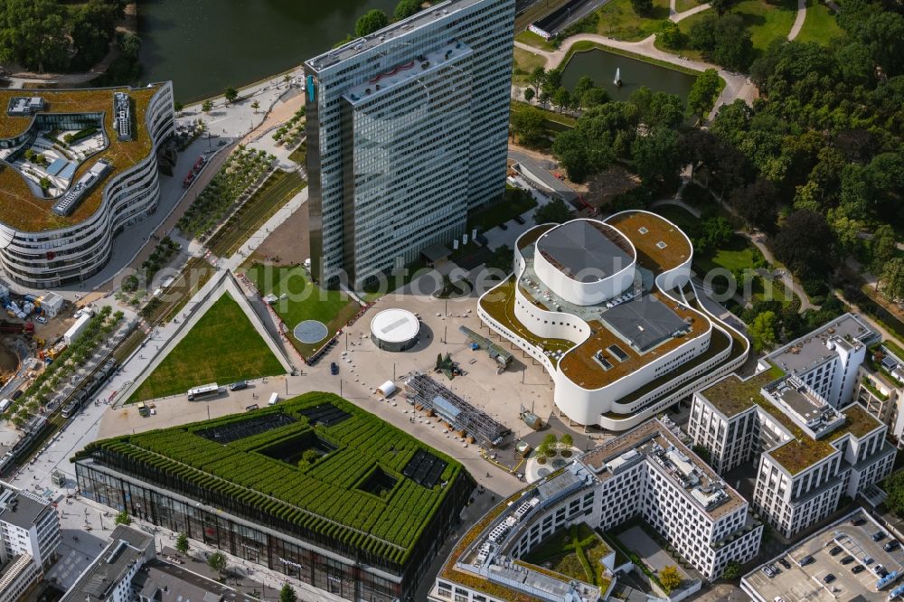 Aerial image Düsseldorf - Green building complex of the shopping center Ingenhoven-Tal - Koebogen 2 on Gustaf-Gruendgens-Place in Duesseldorf at Ruhrgebiet in the state North Rhine-Westphalia, Germany