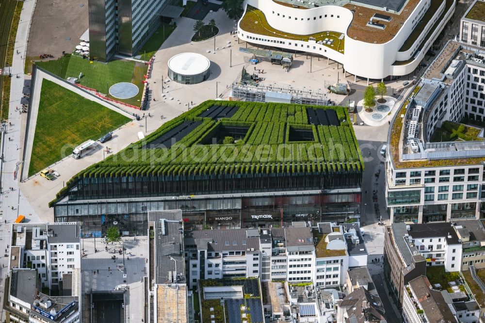 Düsseldorf from above - Green building complex of the shopping center Ingenhoven-Tal - Koebogen 2 on Gustaf-Gruendgens-Place in Duesseldorf at Ruhrgebiet in the state North Rhine-Westphalia, Germany