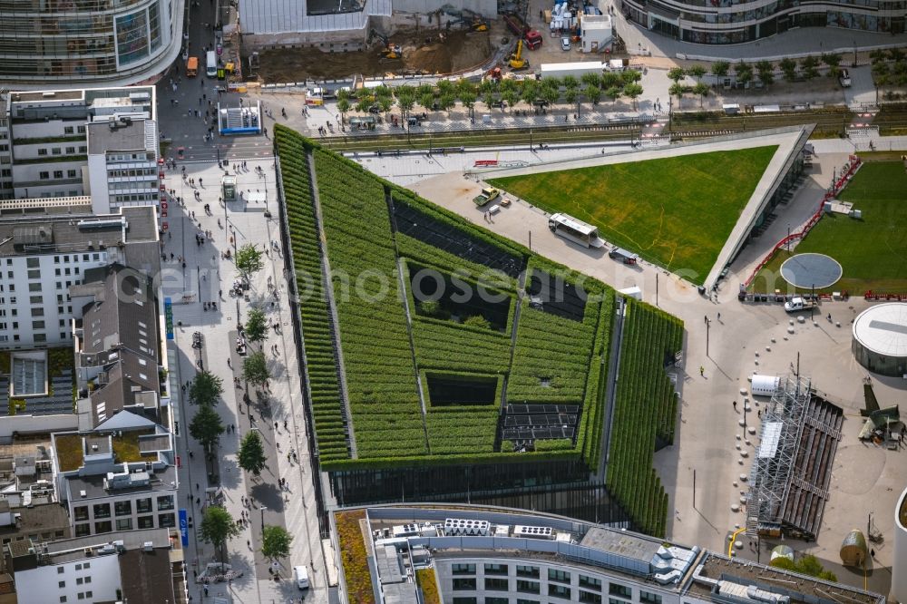 Aerial image Düsseldorf - Green building complex of the shopping center Ingenhoven-Tal - Koebogen 2 on Gustaf-Gruendgens-Place in Duesseldorf at Ruhrgebiet in the state North Rhine-Westphalia, Germany