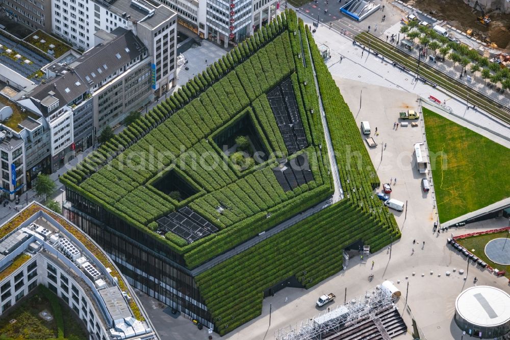 Aerial photograph Düsseldorf - Green building complex of the shopping center Ingenhoven-Tal - Koebogen 2 on Gustaf-Gruendgens-Place in Duesseldorf at Ruhrgebiet in the state North Rhine-Westphalia, Germany