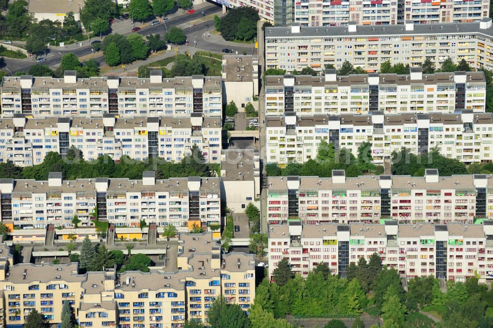 Aerial image Berlin Gropiusstadt - Plattenbauten / Mehrfamilienhäuser / Hochhäuser in der Gropiusstadt in Berlin Neukölln. industrialized buildings / skyscrapers / block of flats in the Gropiusstadt in Berlin Neukölln.