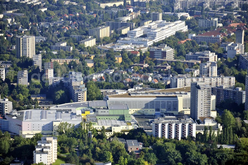 Aerial photograph Berlin - Blick auf den Berliner Stadtbezirk Neukölln, die Gropiusstadt und die Gropius-Passagen. Die Passagen wurden 1994 eröffnet und gelten als das größte Einkaufszentrum in Deutschland. View to the Berlin district Neukölln with the shopping center Gropius Passagen.