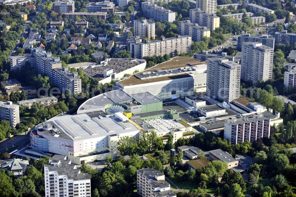 Aerial image Berlin - Blick auf den Berliner Stadtbezirk Neukölln, die Gropiusstadt und die Gropius-Passagen. Die Passagen wurden 1994 eröffnet und gelten als das größte Einkaufszentrum in Deutschland. View to the Berlin district Neukölln with the shopping center Gropius Passagen.