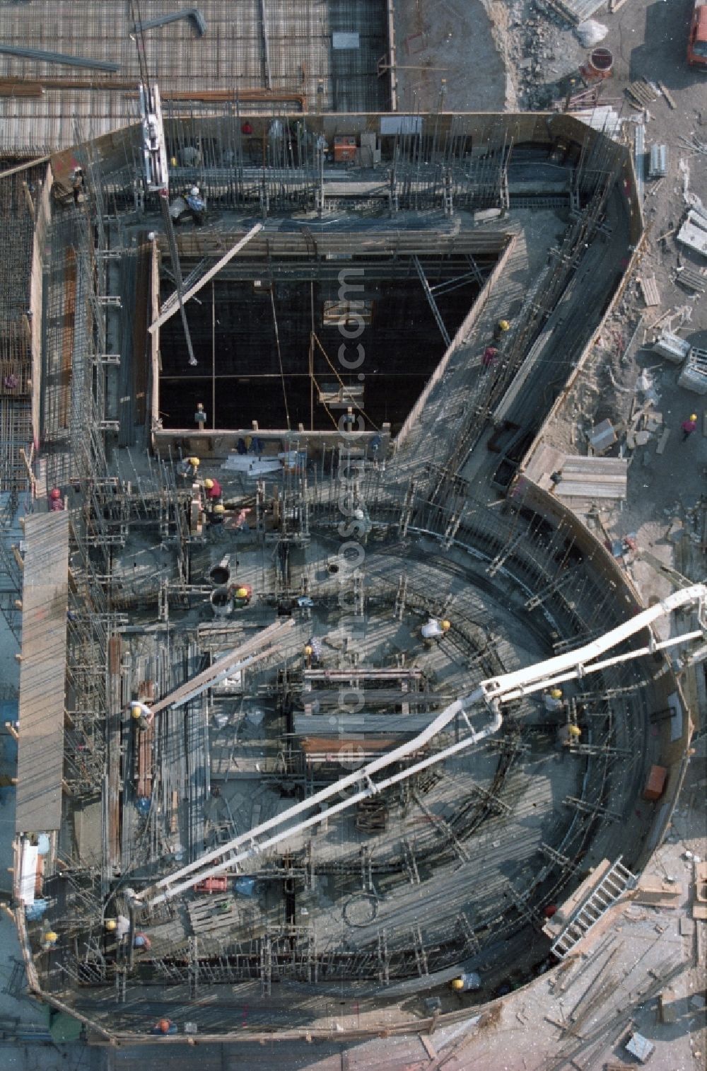 Aerial photograph Spremberg OT Schwarze Pumpe - Great building site for construction of the new lignite power plant Schwarze Pumpe on-site demolition of old East German power plants in Schwarze Pumpe, a district of Spremberg in Brandenburg