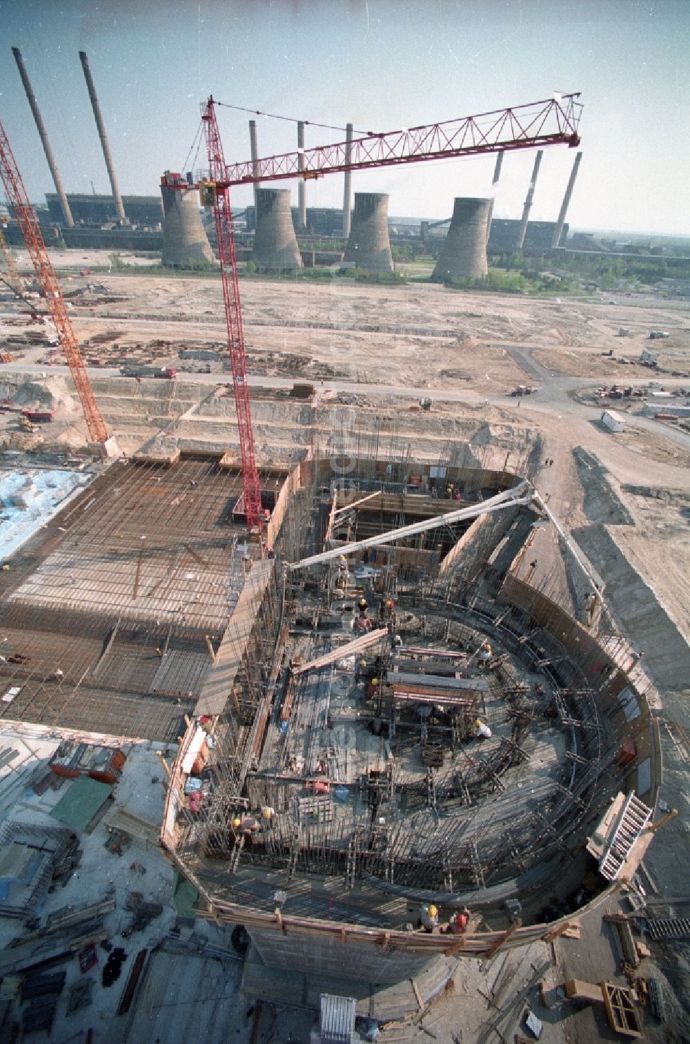 Spremberg OT Schwarze Pumpe from above - Great building site for construction of the new lignite power plant Schwarze Pumpe on-site demolition of old East German power plants in Schwarze Pumpe, a district of Spremberg in Brandenburg