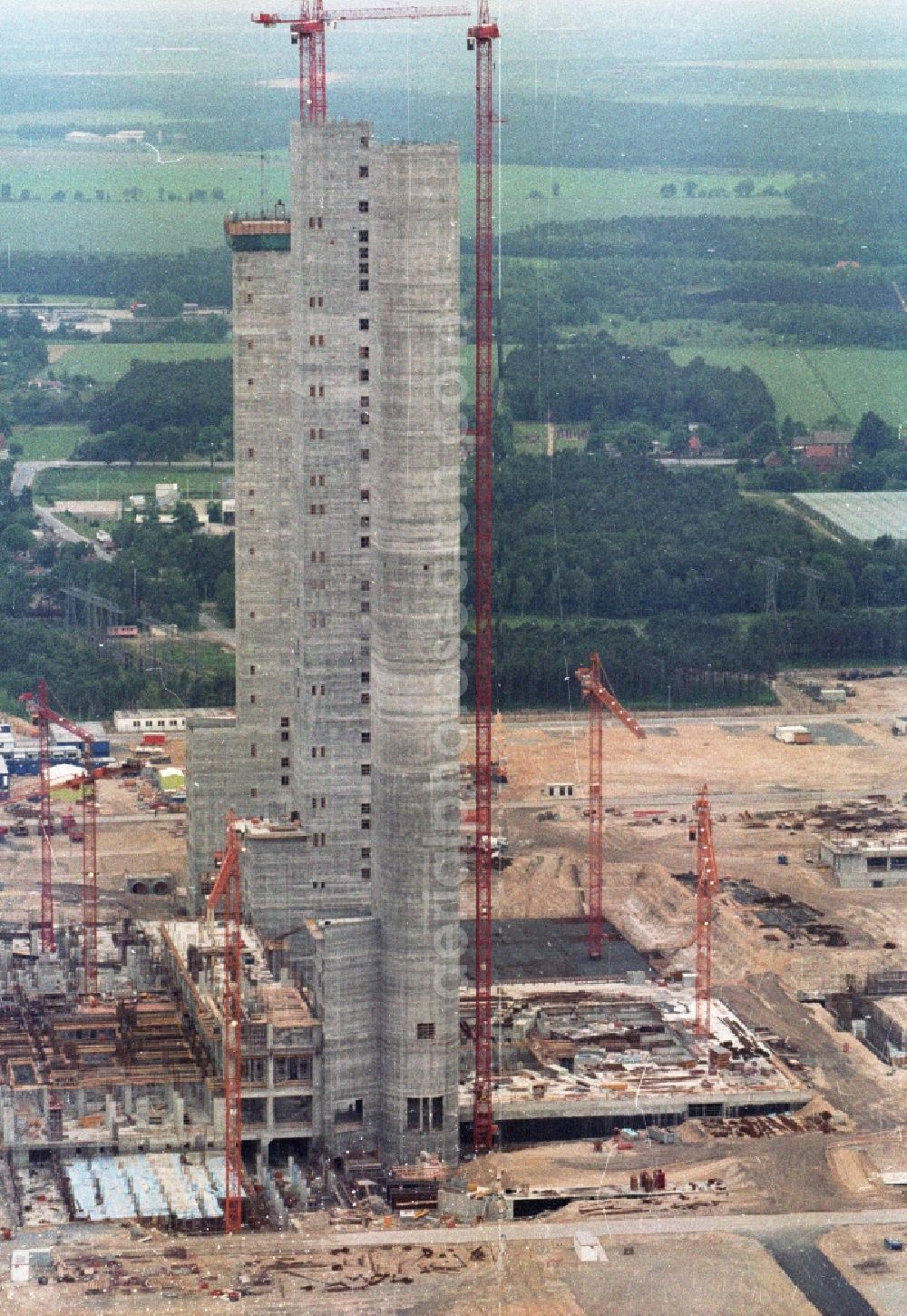 Spremberg OT Schwarze Pumpe from the bird's eye view: Great building site for construction of the new lignite power plant Schwarze Pumpe on-site demolition of old East German power plants in Schwarze Pumpe, a district of Spremberg in Brandenburg