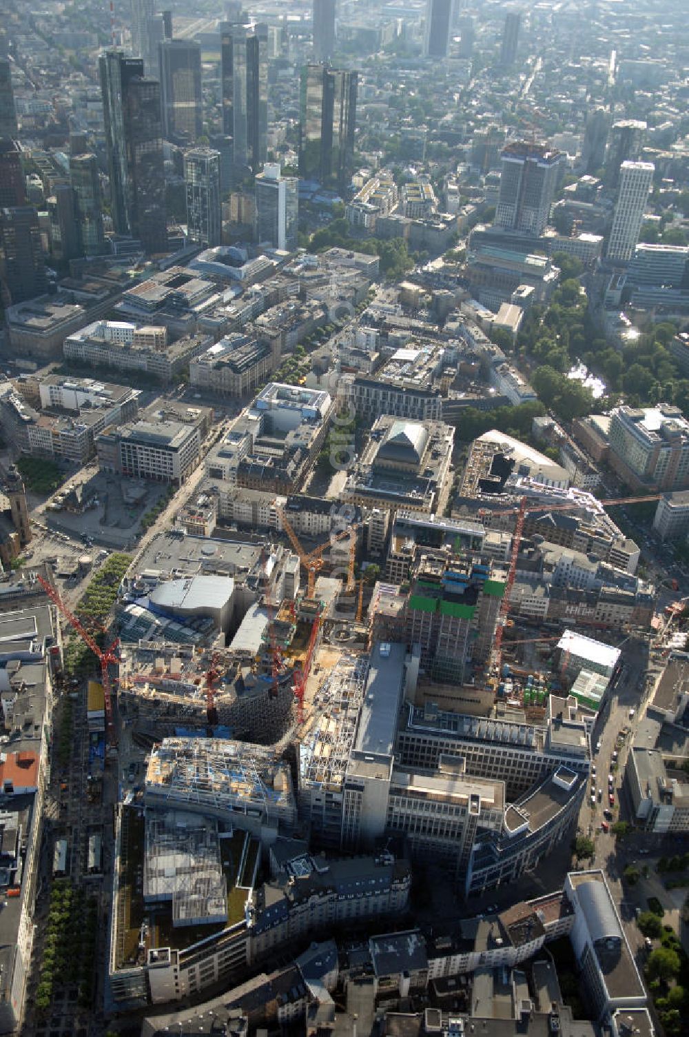 Frankfurt am Main from the bird's eye view: Großbaustelle vom Bauprojekt PalaisQuartier. Auf einer Grundstücksfläche von 17.400 qm enstehen zwei Hochhäuser ein Einkaufszentrum und ein Hotel, das nach historischem Vorbild wiedererrichtete Thurn und Taxis Palais (Schloss). Es wird eine Gesamtfläche von 226.000 qm haben und eine Tiefgarage mit 1.390 Parkplätzen. ARGE PalaisQuartier: Dreßler Bau GmbH, Müllerstraße 26, 63741 Aschaffenburg, Tel. 06021 403 0, Fax 06021 403 216, E-Mail: ab-hv@dressler-bau.de; BAM Deutschland AG, Mönchhaldenstraße 26, 70191 Stuttgart, Tel. 0711 250 07 0, Fax 0711 250 07 150, E-Mail: Info@bam-deutschland.de; Ed. Züblin AG Albstadtweg 3, 70567 Stuttgart, Tel. 0711 7883 0, Fax 0711 7883 390, E-Mail: info@zueblin.de