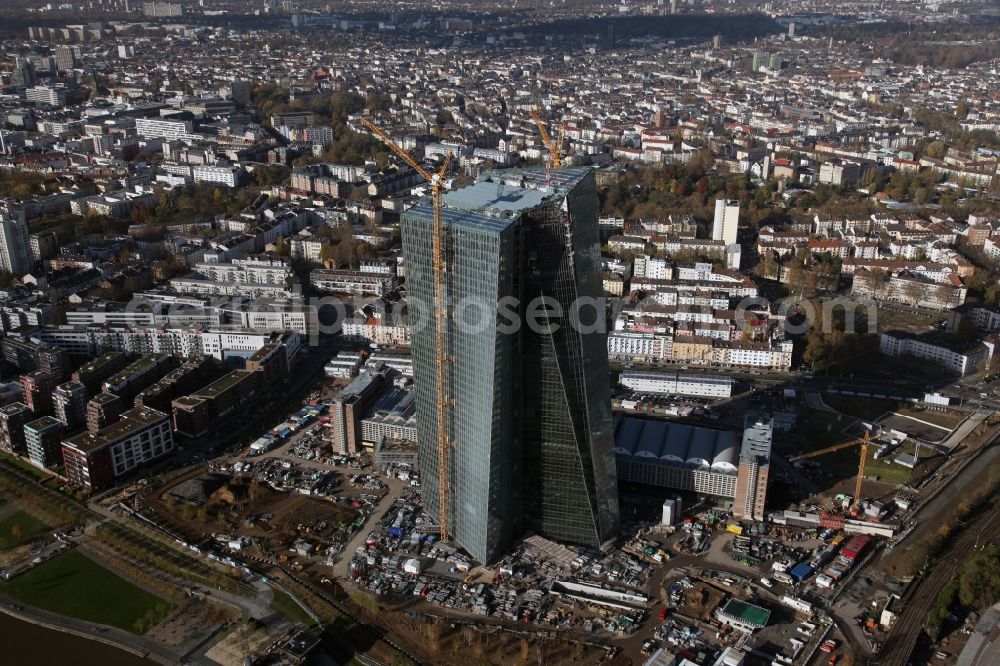 Aerial photograph Frankfurt am Main - View of the construction site of the new headquarters of the European Central Bank (ECB) in Ostend. The listed market hall will be renovated and houses later the public areas of the Central Bank. The new headquarters will be completed in 2014 and was designed by the Viennese architects Coop Himmelb(L)AU