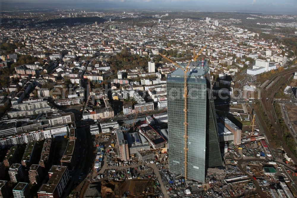 Frankfurt am Main from the bird's eye view: View of the construction site of the new headquarters of the European Central Bank (ECB) in Ostend. The listed market hall will be renovated and houses later the public areas of the Central Bank. The new headquarters will be completed in 2014 and was designed by the Viennese architects Coop Himmelb(L)AU