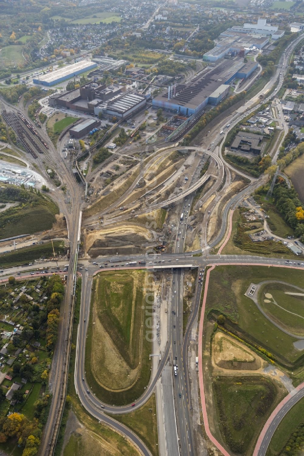 Aerial photograph Bochum - Great building site for the reconstruction of federal highway A40 motorway at the intersection of the main road B1 in Bochum in North Rhine-Westphalia