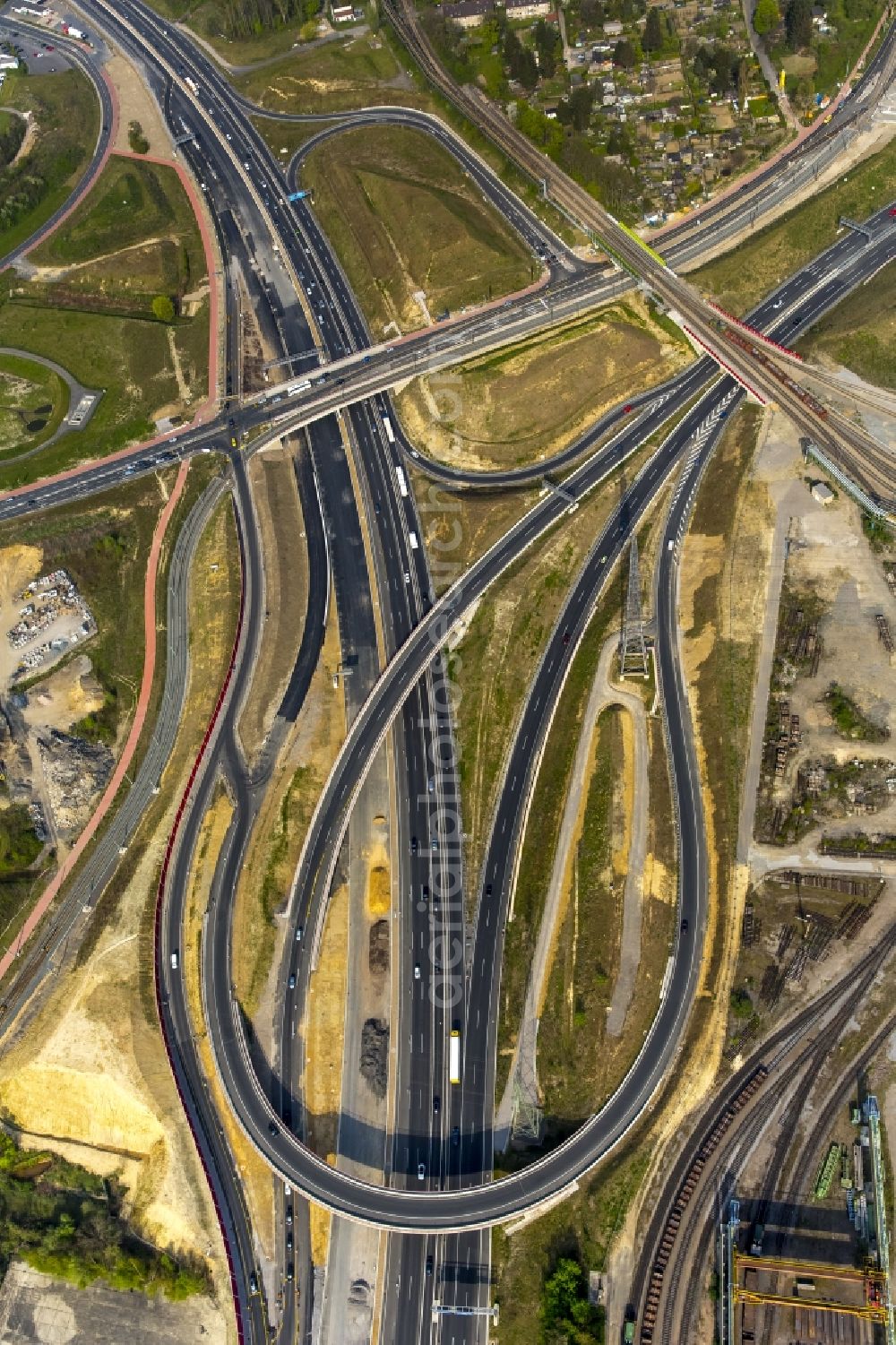 Aerial photograph Bochum - Great building site for the reconstruction of federal highway A40 motorway at the intersection of the main road B1 in Bochum in North Rhine-Westphalia