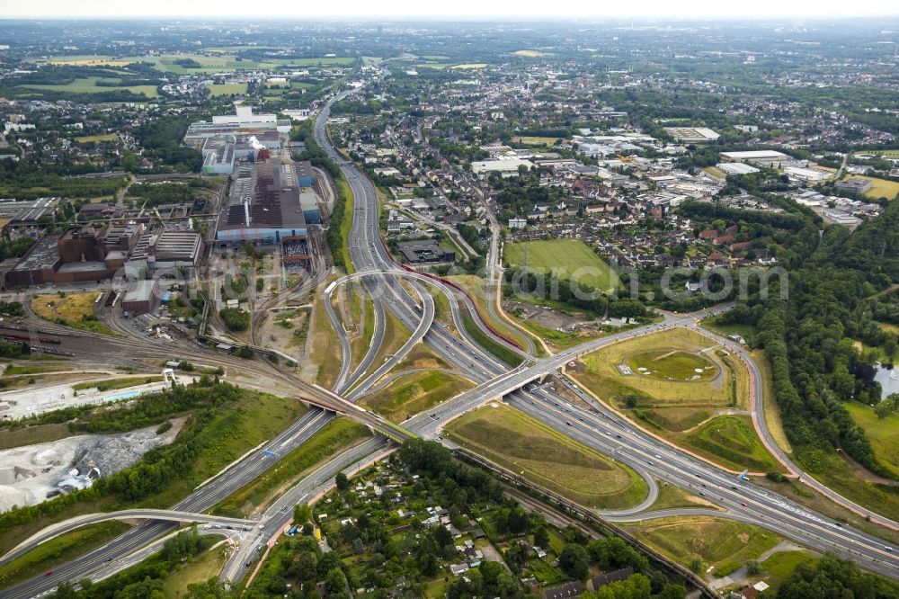 Bochum from the bird's eye view: Great building site for the reconstruction of federal highway A40 motorway at the intersection of the main road B1 in Bochum in North Rhine-Westphalia