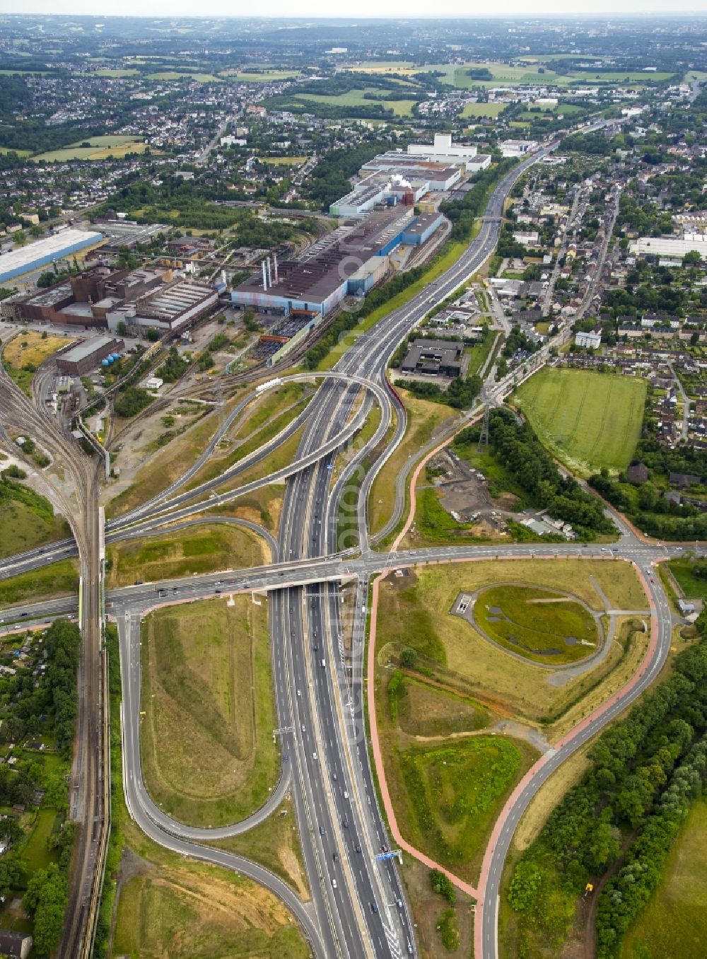 Bochum from above - Great building site for the reconstruction of federal highway A40 motorway at the intersection of the main road B1 in Bochum in North Rhine-Westphalia