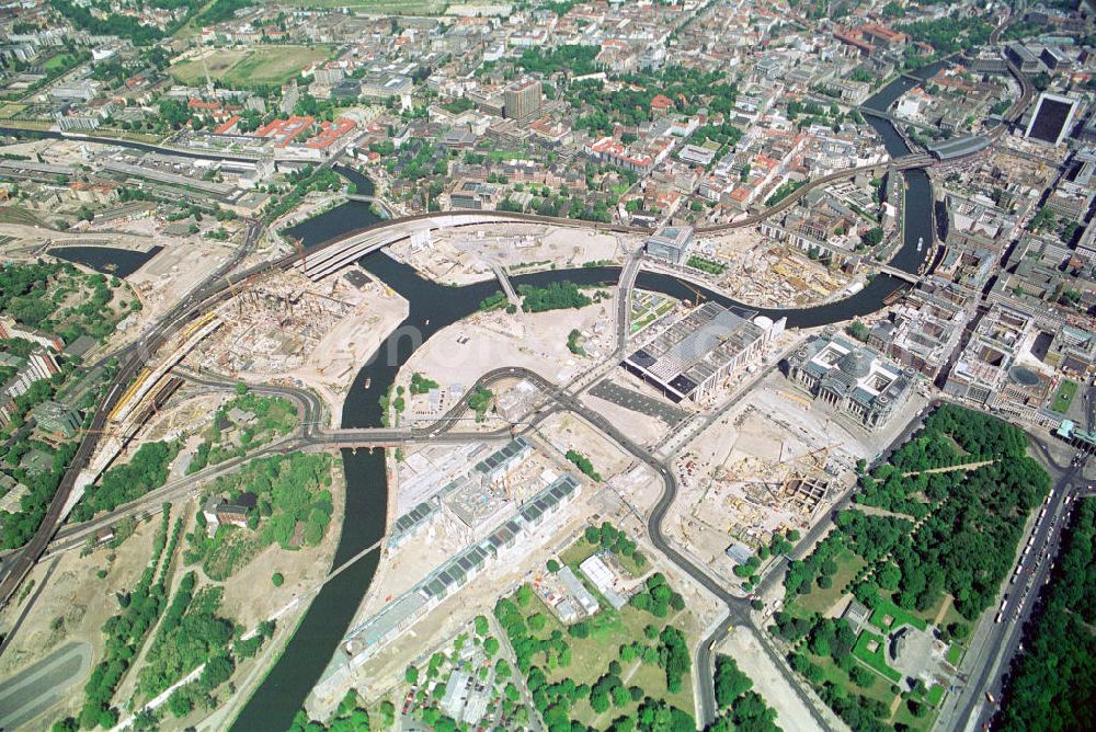 Berlin from the bird's eye view: The construction sites the government quarter in Berlin at the Berlin Reichstag