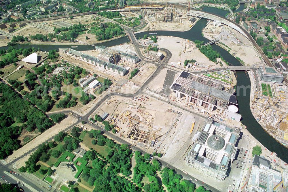 Berlin from above - The construction sites the government quarter in Berlin at the Berlin Reichstag