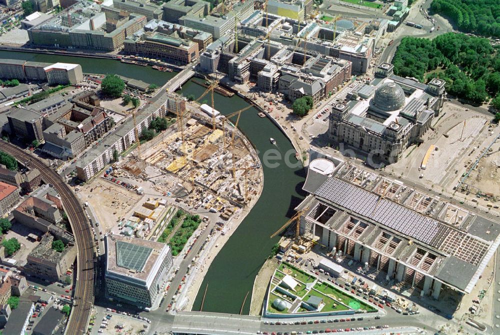 Berlin from above - The construction sites the government quarter in Berlin at the Berlin Reichstag