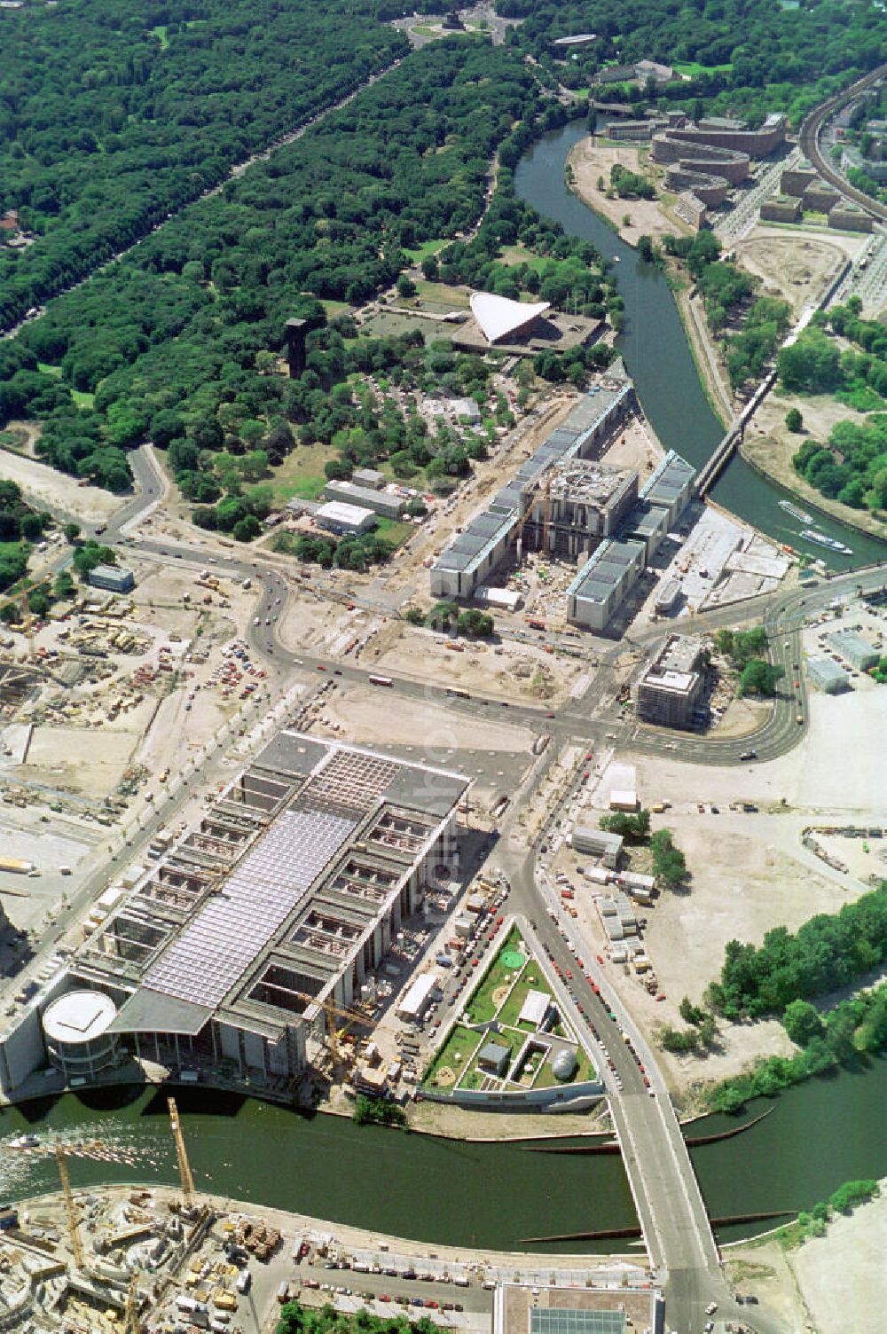 Aerial image Berlin - The construction sites the government quarter in Berlin at the Berlin Reichstag