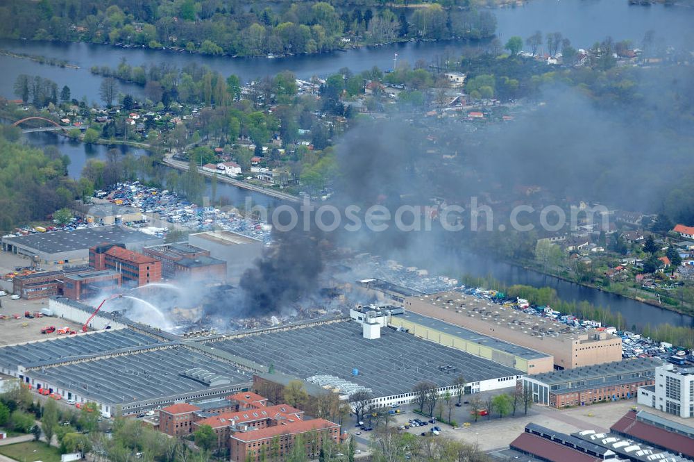 Aerial photograph Berlin Spandau - Conflagration in a warehouse at the street Gartenfelder Strasse in the disctrict Siemensstadt of Berlin-Spandau