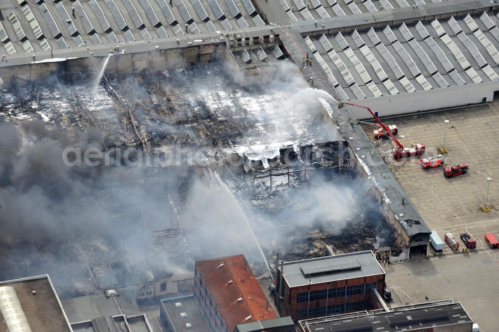 Aerial photograph Berlin Spandau - Conflagration in a warehouse at the street Gartenfelder Strasse in the disctrict Siemensstadt of Berlin-Spandau