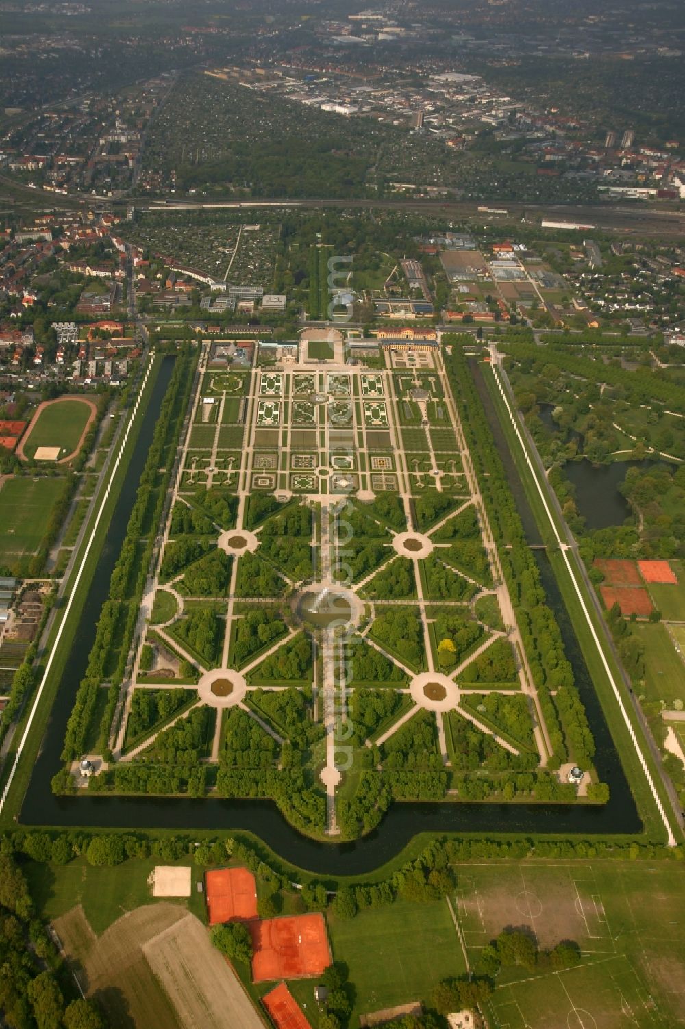 Hannover from the bird's eye view: Herrenhäuser Gardens in Hanover in Lower Saxony