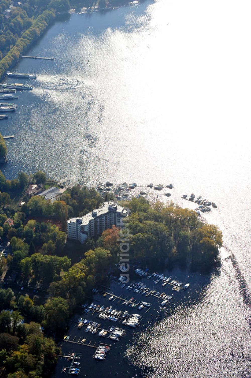 Aerial photograph Berlin - Blick von der nördlichsten Bucht des Tegeler See, der Große Malchsee, auf den Tegeler See in Berlin-Tegel. View from the lake Grosse Malche of the Tegeler lake in Berlin-Tegel.