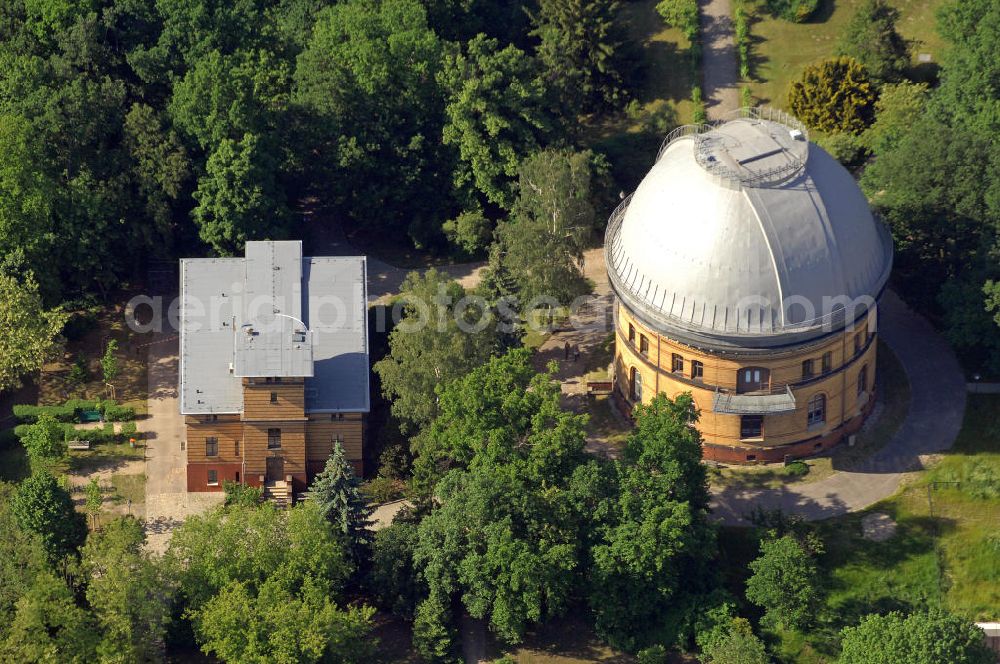 Potsdam from above - Blick auf den Großen Refraktor im Wissenschaftspark Albert Einstein auf dem Potsdamer Telegrafenberg. Das Linsenfernrohr und das umgebende Gebäude gehören zum Astrophysikalischen Institut Potsdam. Der 1899 in Betrieb genommen Großer Refraktor steht seit 1983 unter Denkmalschutz. View of the Great Refractor at the Science Park Albert Einstein on the Potsdamer Telegrafenberg. The refracting telescope and the surrounding building are part of the Astrophysical Institute Potsdam.