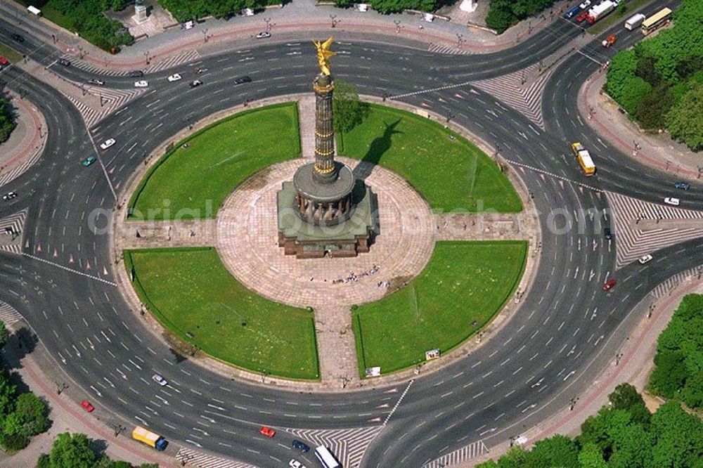 Berlin - Tiergarten from above - Großer Stern im Berliner Tiergarten